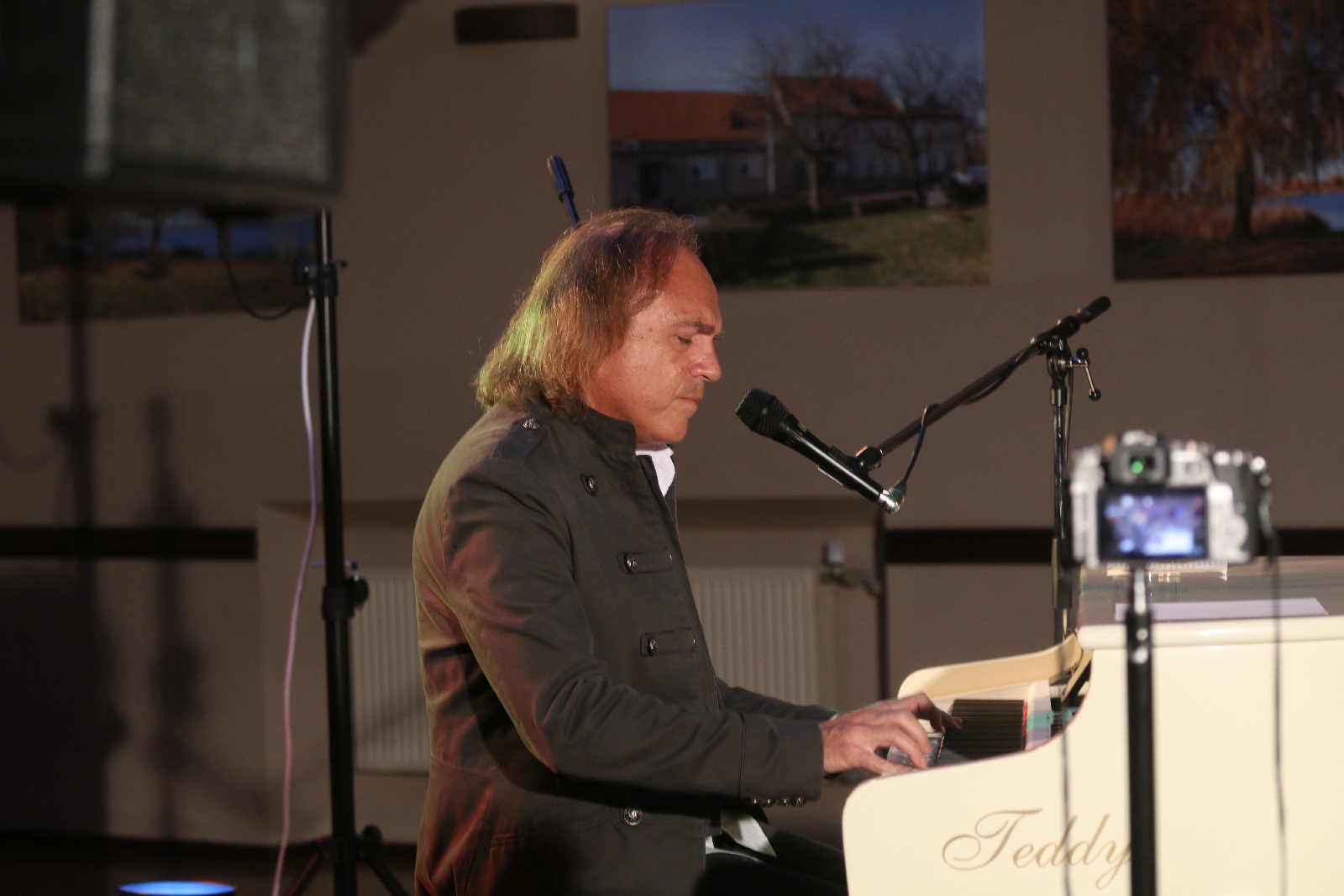 Legnicki bard wystąpił na kunickiej scenie          
