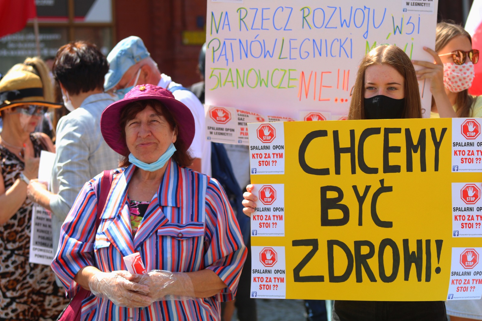 Ponad 200 osób protestowało przeciwko budowie spalarni opon
