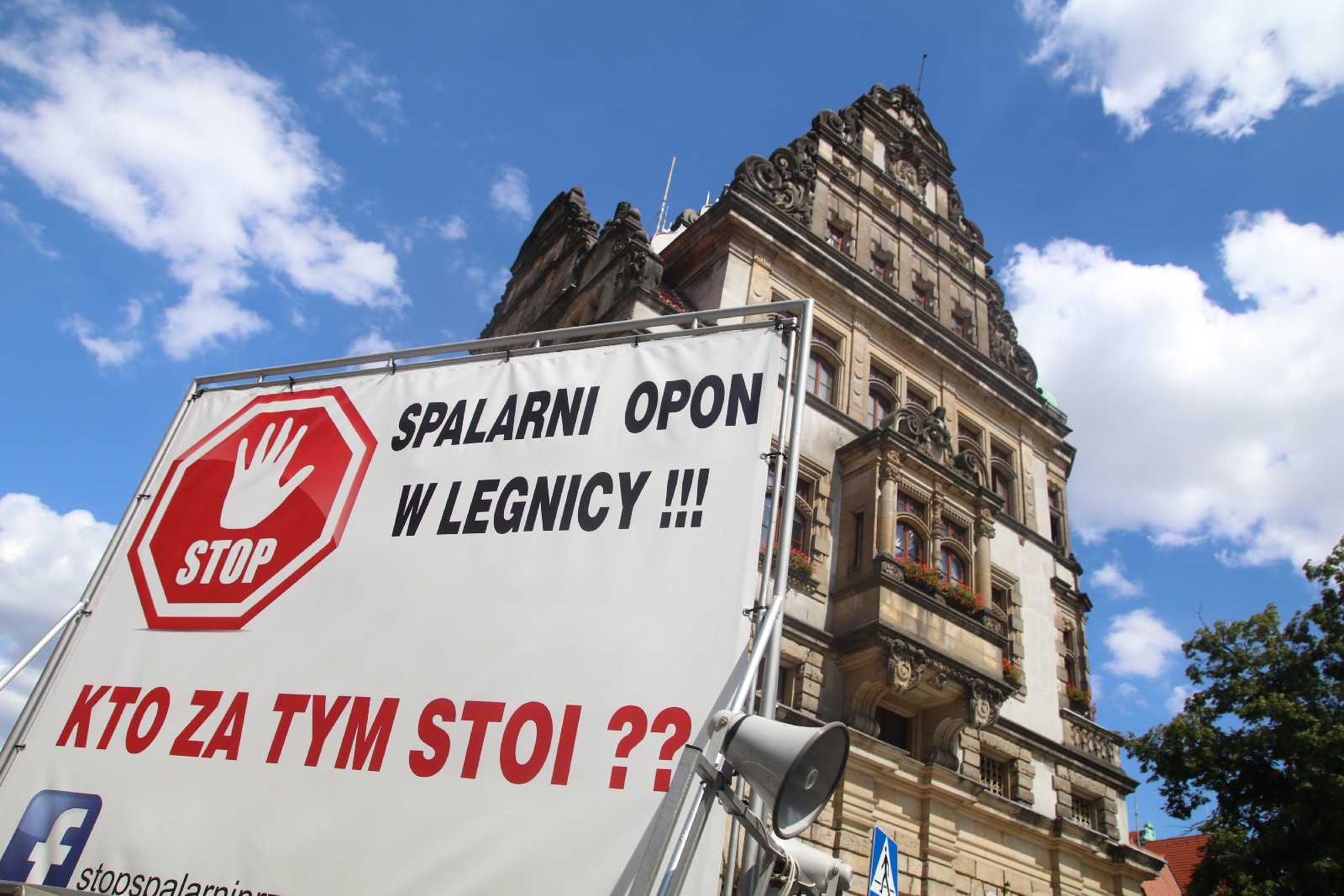 Ponad 200 osób protestowało przeciwko budowie spalarni opon
