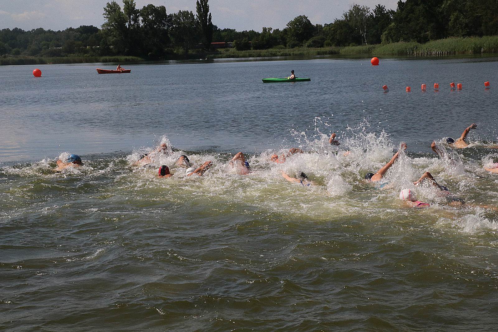 Zawody w Jezierzanach ,,Triathlon droga do sukcesu”
