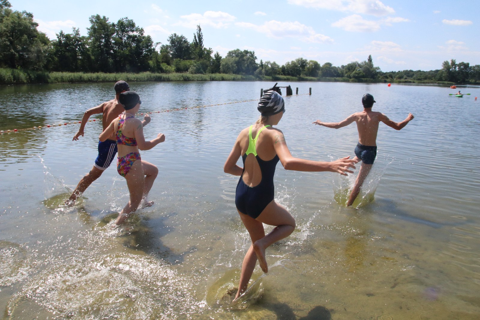 Zawody w Jezierzanach ,,Triathlon droga do sukcesu”
