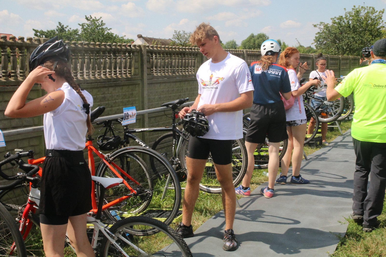 Zawody w Jezierzanach ,,Triathlon droga do sukcesu”
