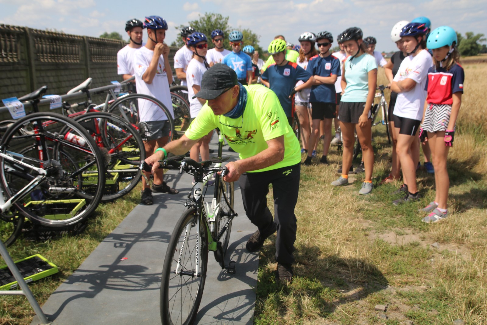 Zawody w Jezierzanach ,,Triathlon droga do sukcesu”
