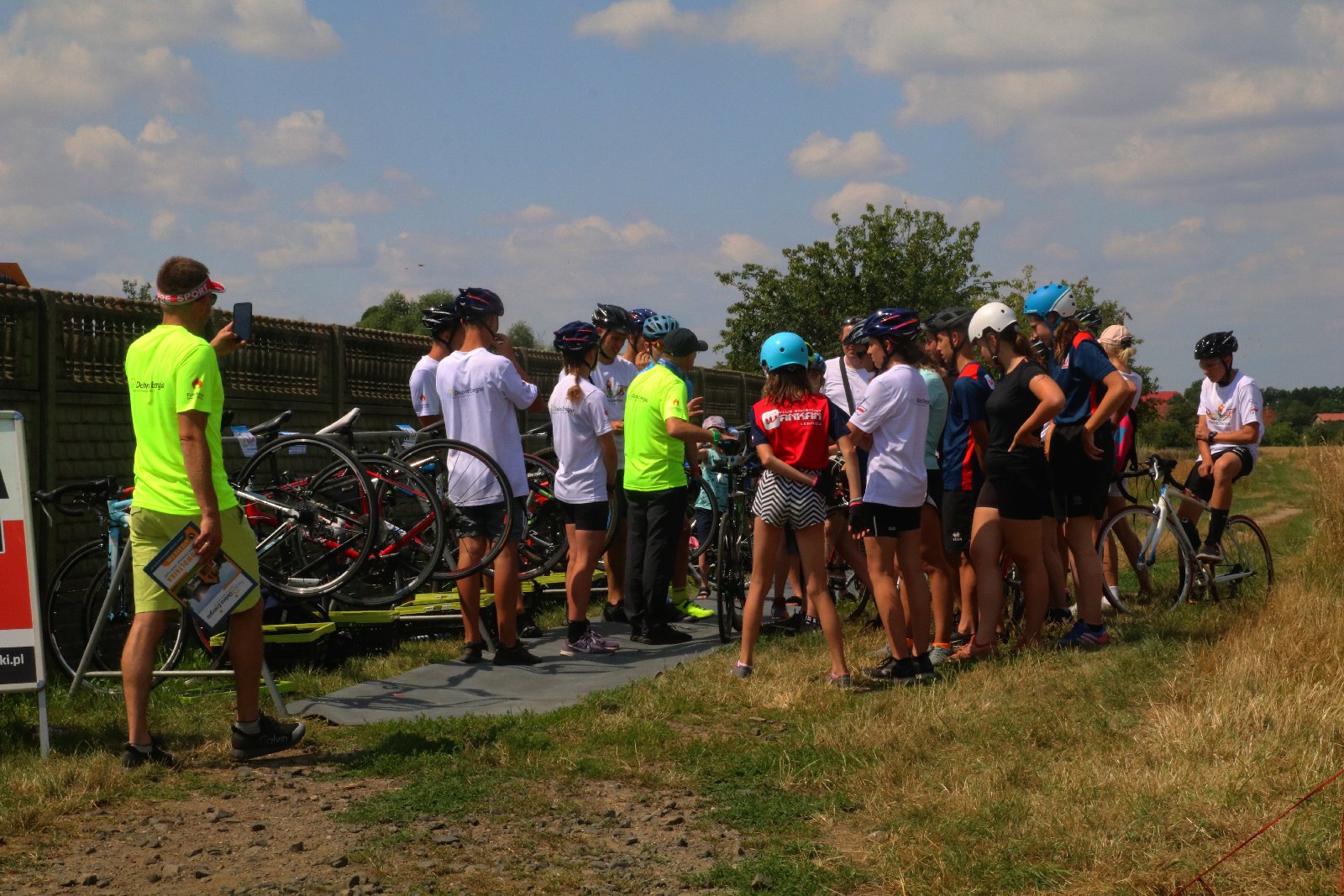 Zawody w Jezierzanach ,,Triathlon droga do sukcesu”

