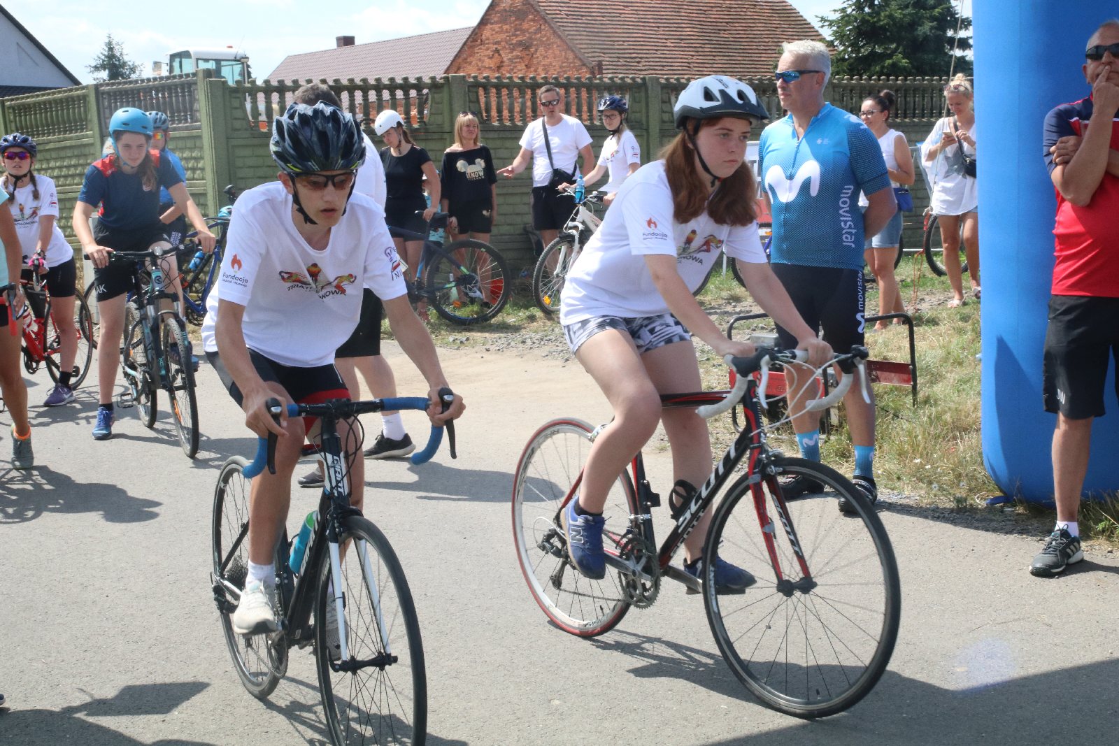 Zawody w Jezierzanach ,,Triathlon droga do sukcesu”
