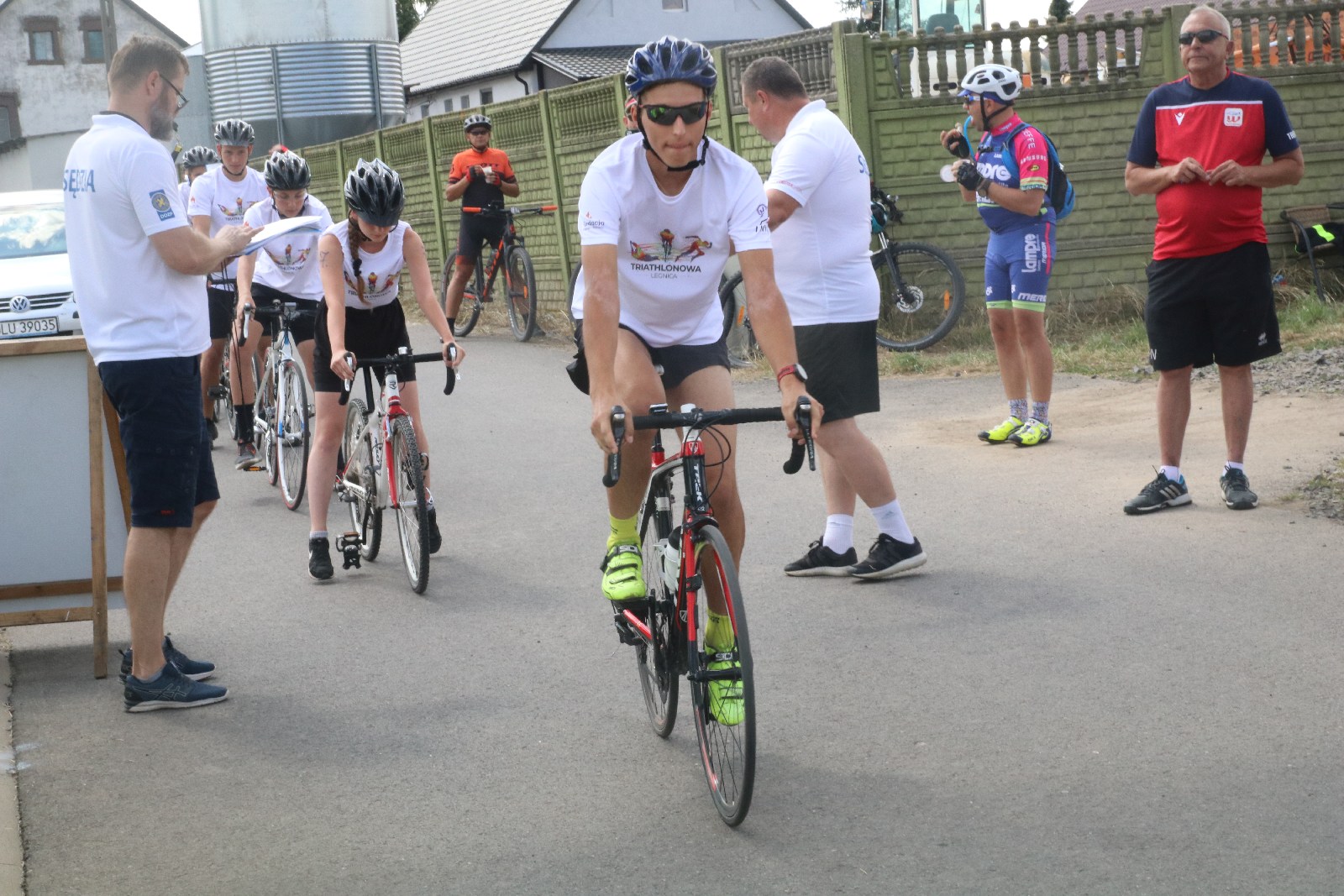 Zawody w Jezierzanach ,,Triathlon droga do sukcesu”
