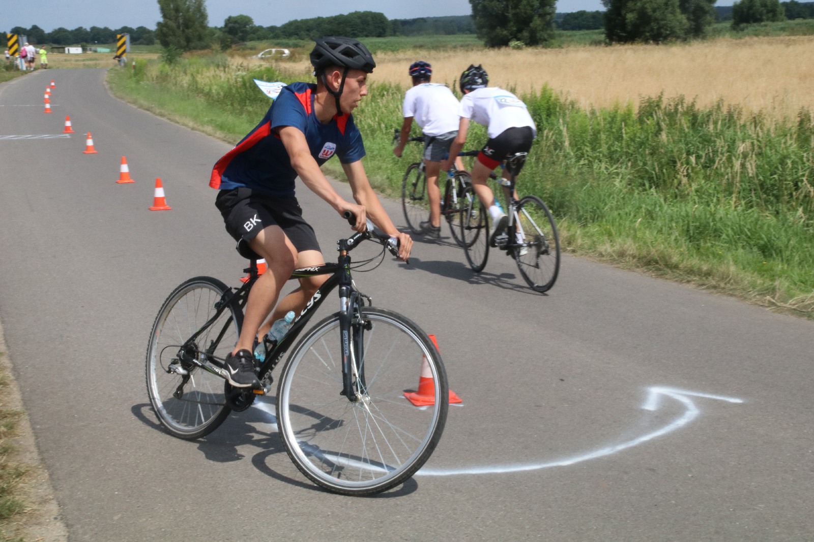 Zawody w Jezierzanach ,,Triathlon droga do sukcesu”
