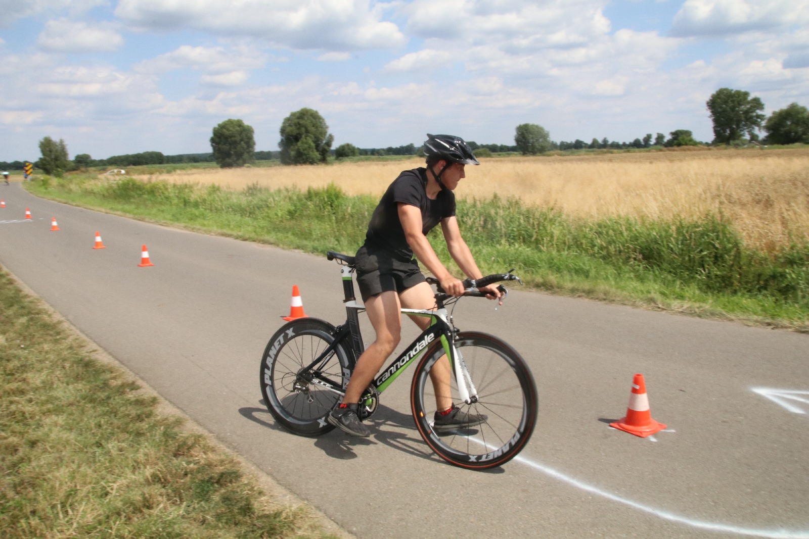 Zawody w Jezierzanach ,,Triathlon droga do sukcesu”
