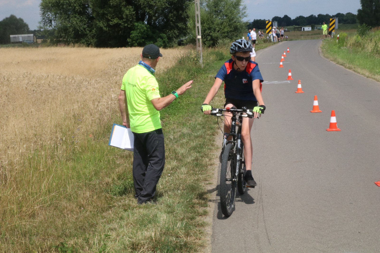 Zawody w Jezierzanach ,,Triathlon droga do sukcesu”
