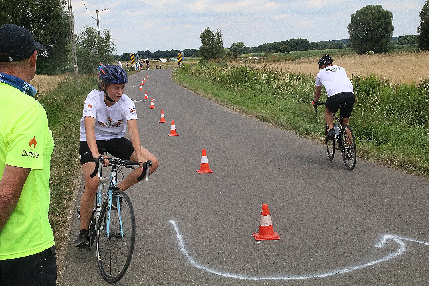 Zawody w Jezierzanach ,,Triathlon droga do sukcesu”
