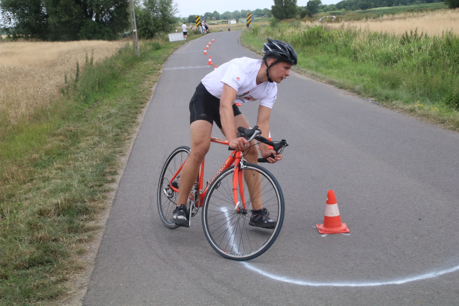 Zawody w Jezierzanach ,,Triathlon droga do sukcesu”
