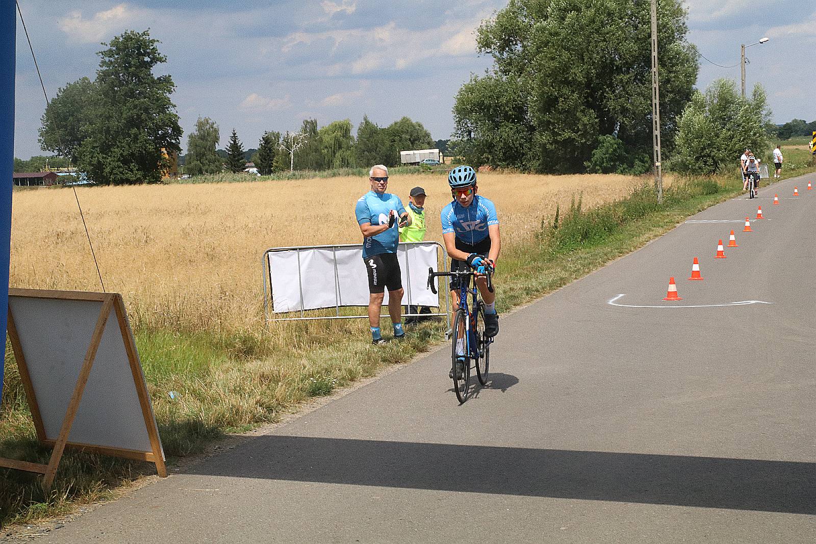 Zawody w Jezierzanach ,,Triathlon droga do sukcesu”
