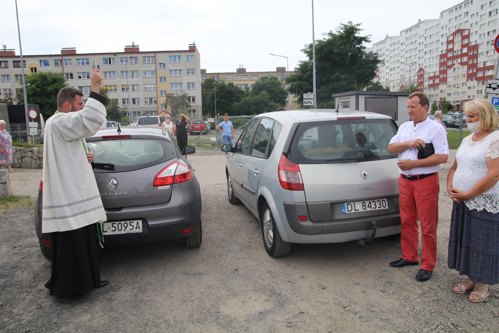 Na os. Kopernika święcili samochody i ich kierowców