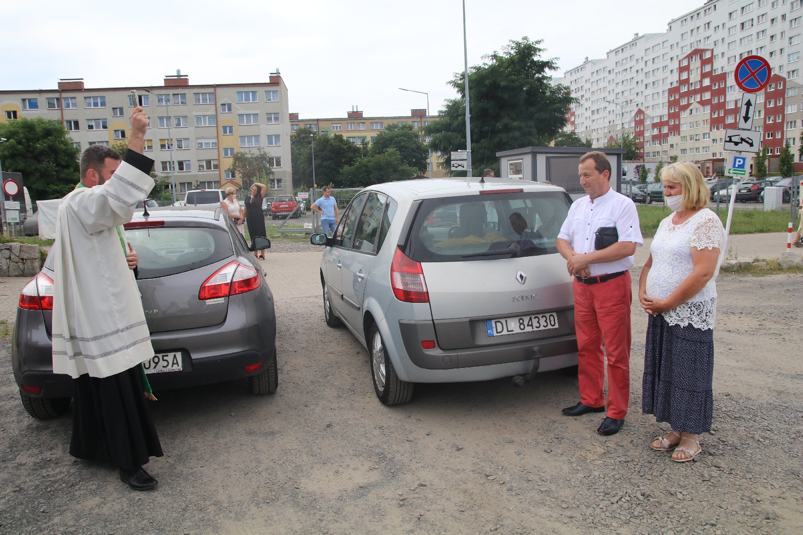 Na os. Kopernika święcili samochody i ich kierowców
