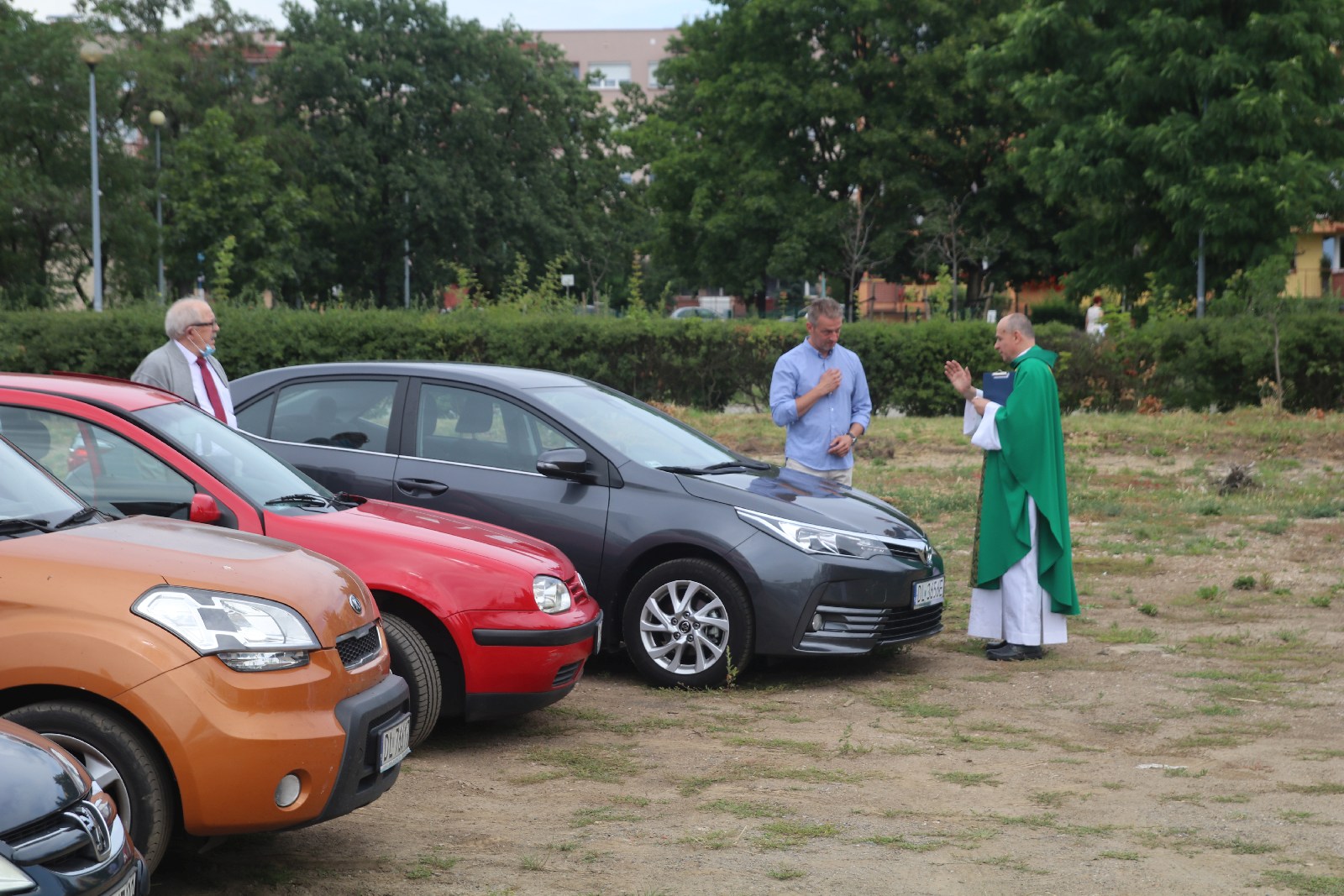 Na os. Kopernika święcili samochody i ich kierowców