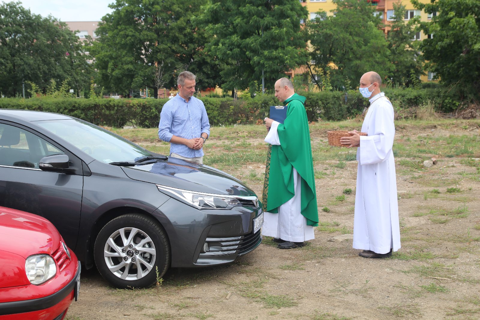Na os. Kopernika święcili samochody i ich kierowców