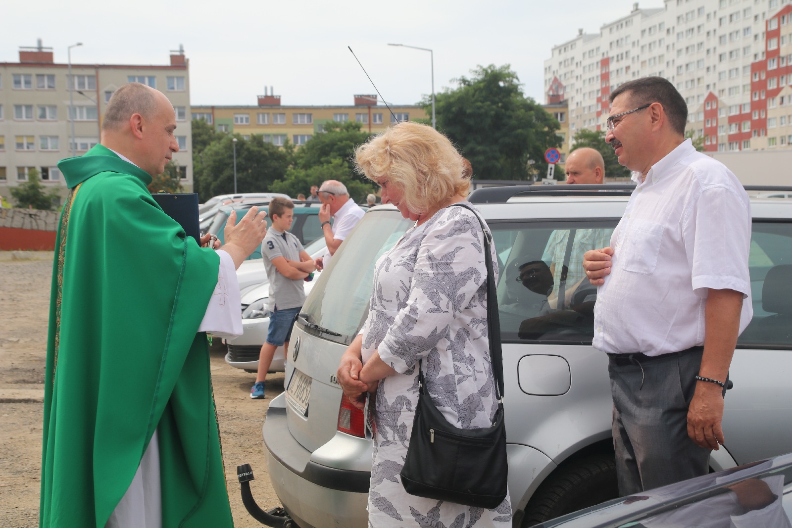 Na os. Kopernika święcili samochody i ich kierowców