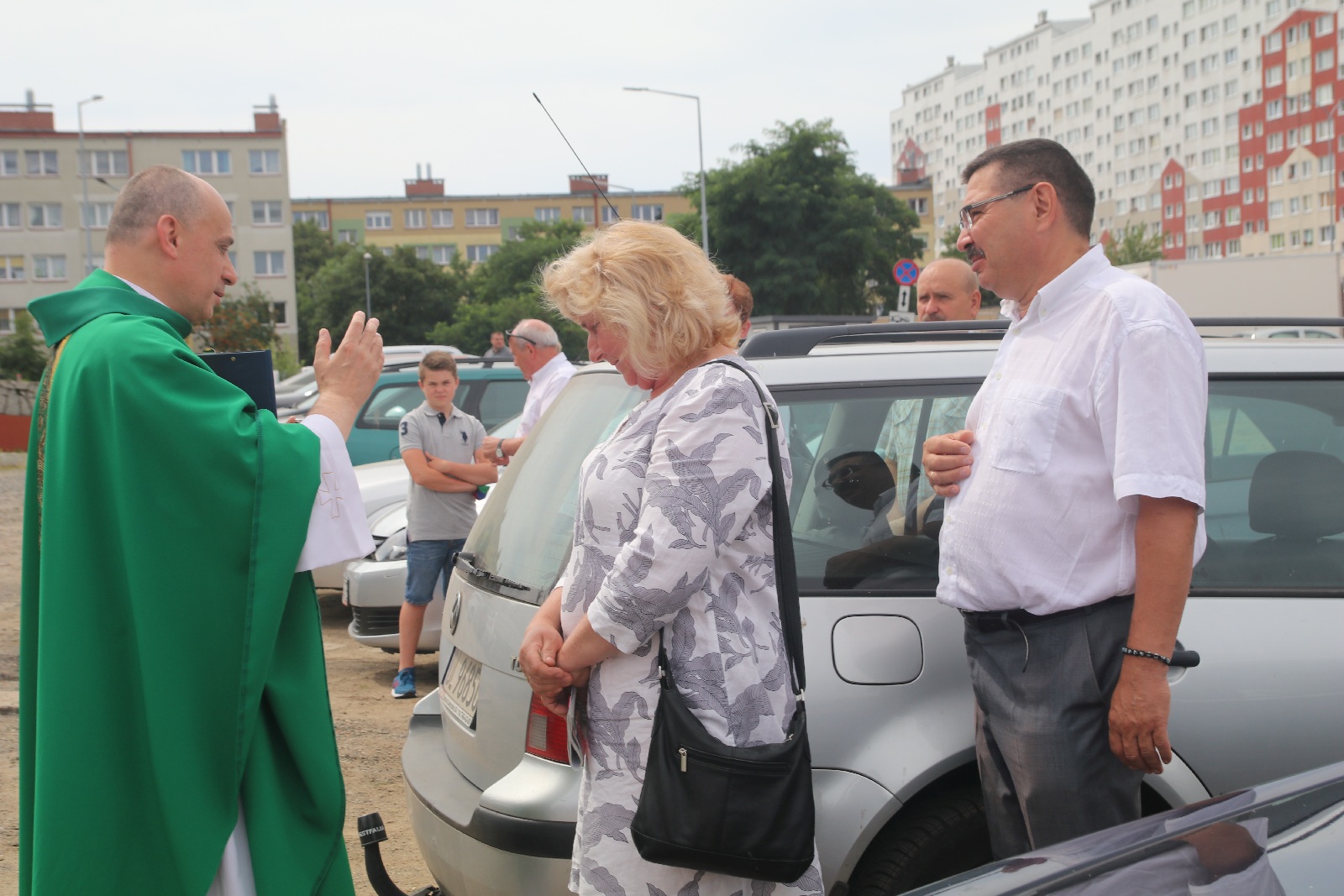 Na os. Kopernika święcili samochody i ich kierowców