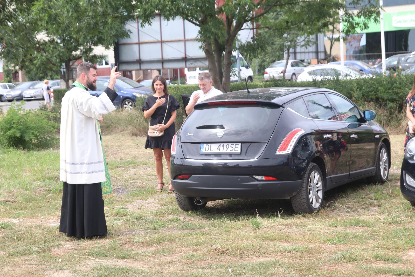 Na os. Kopernika święcili samochody i ich kierowców