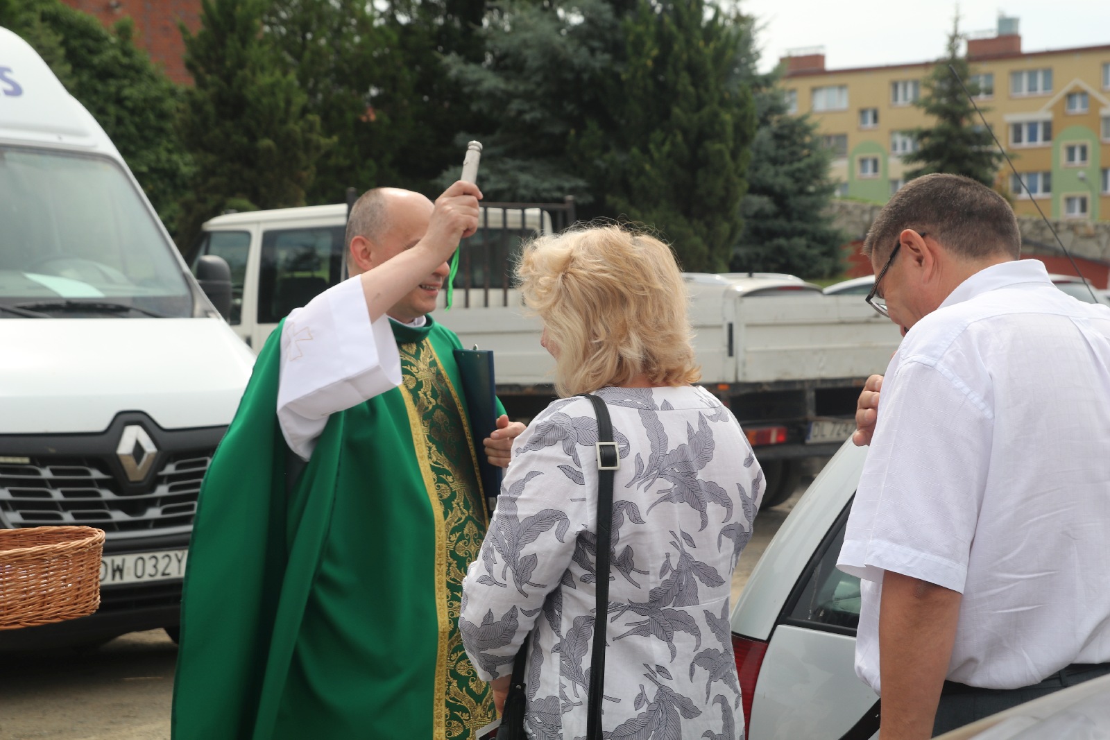 Na os. Kopernika święcili samochody i ich kierowców