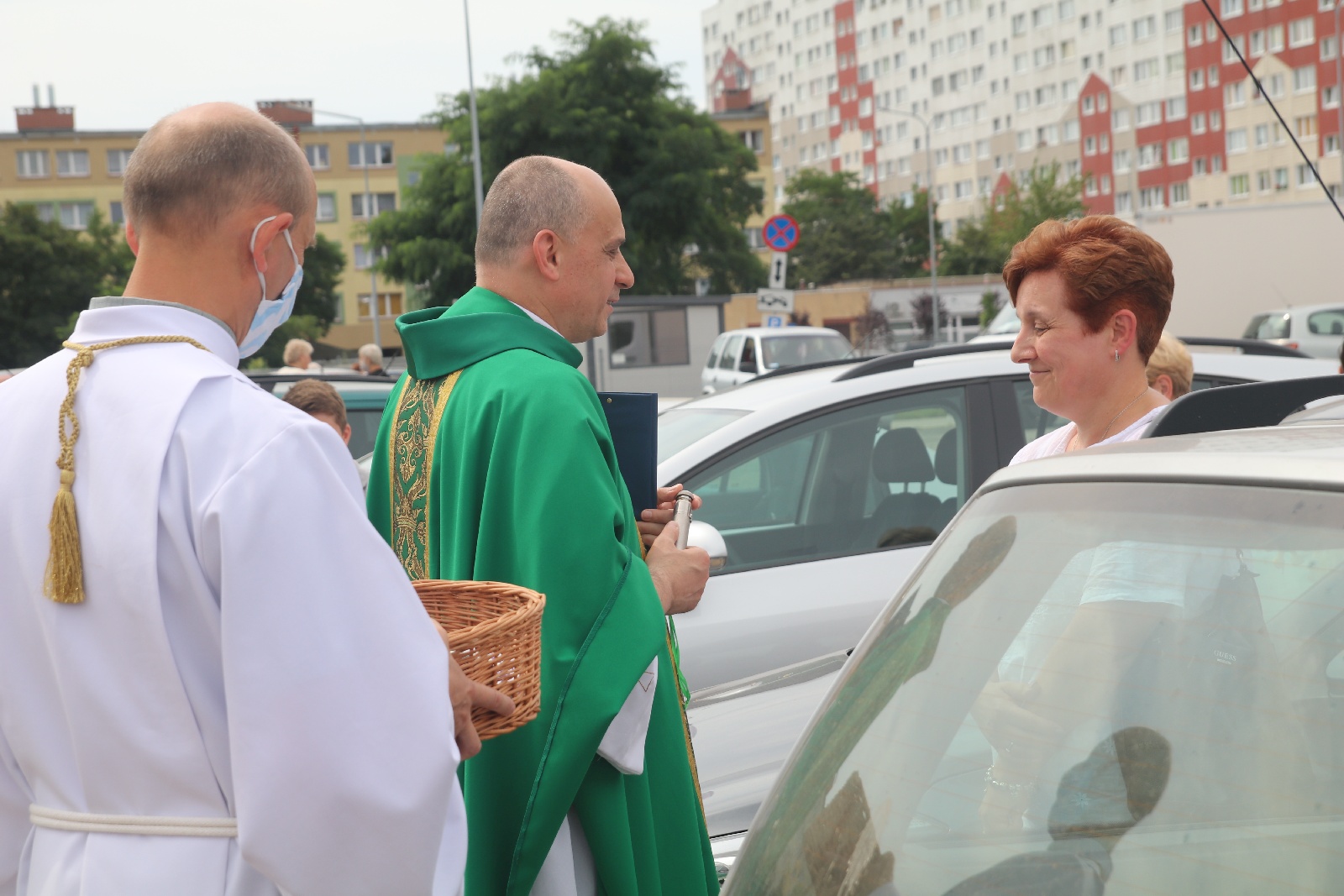Na os. Kopernika święcili samochody i ich kierowców