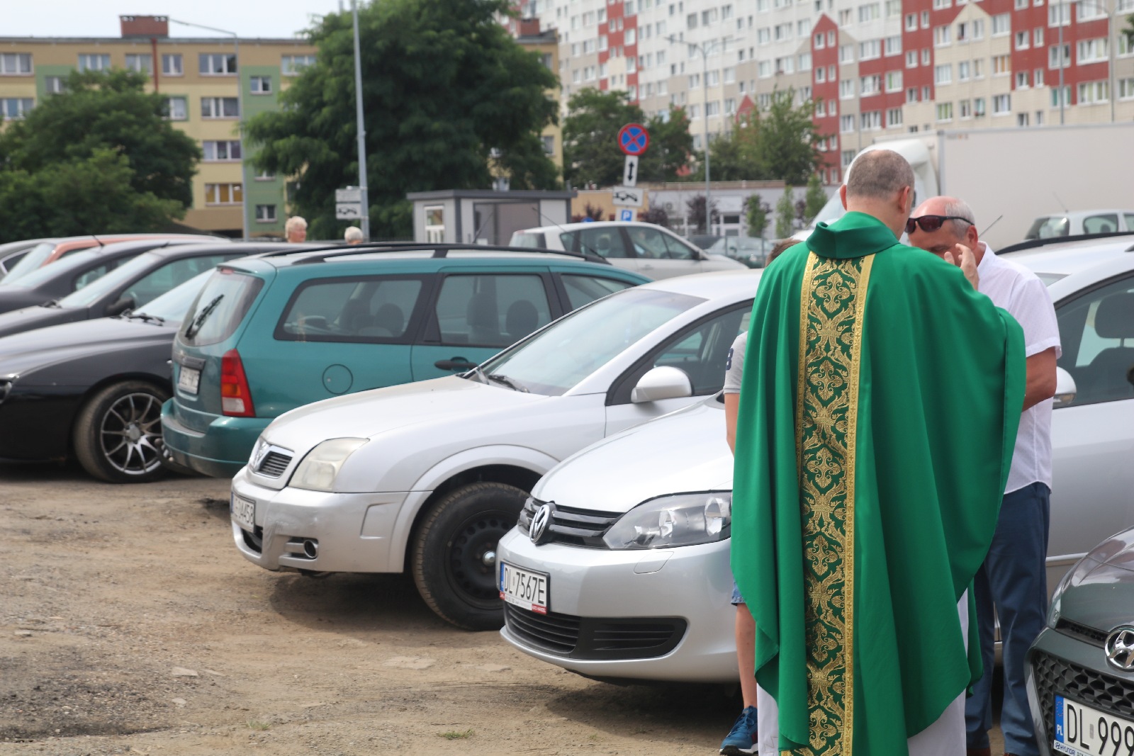 Na os. Kopernika święcili samochody i ich kierowców