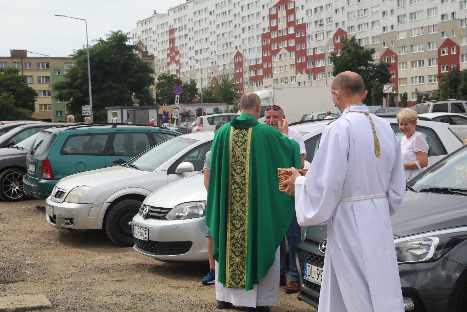 Na os. Kopernika święcili samochody i ich kierowców