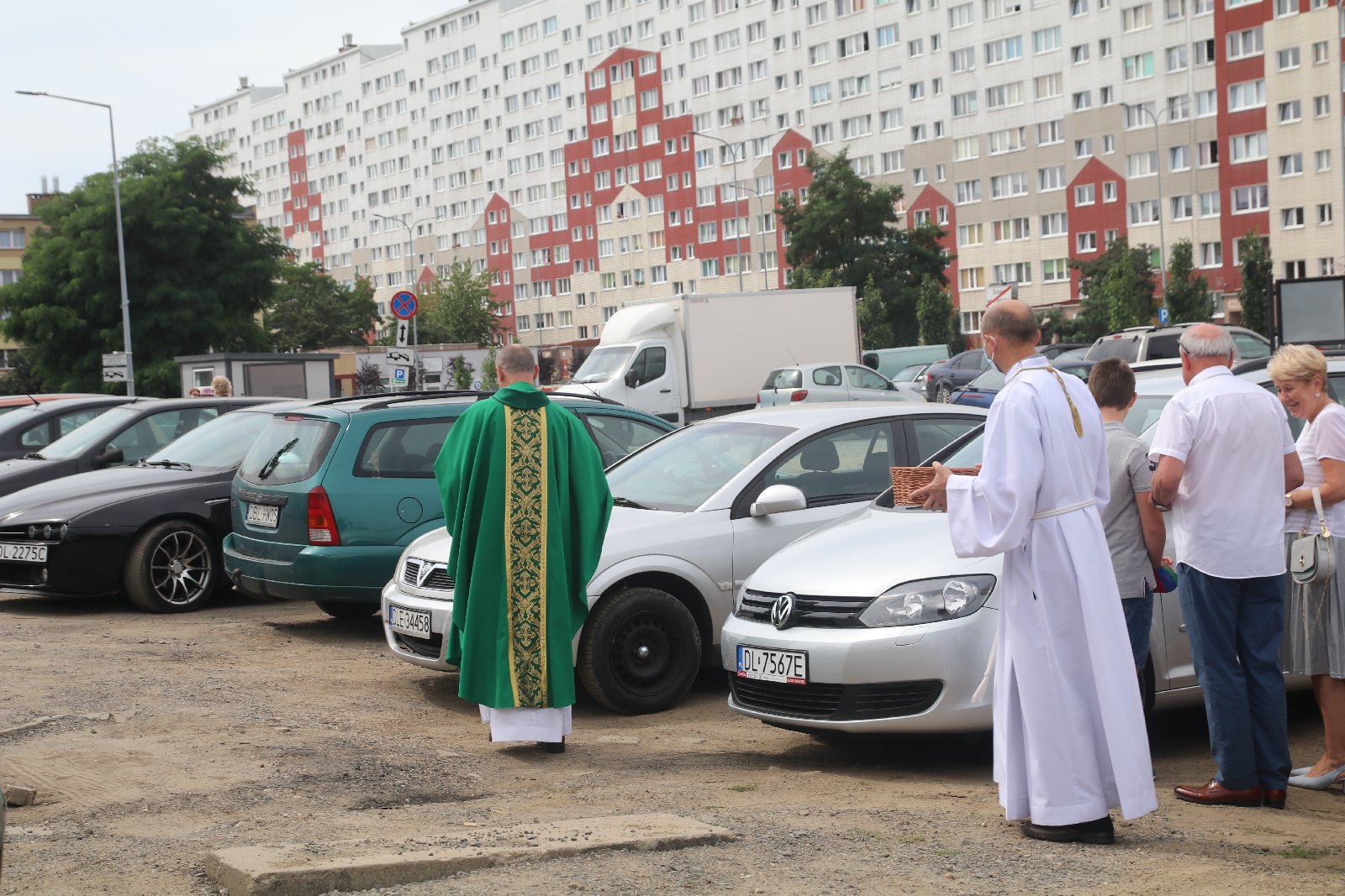Na os. Kopernika święcili samochody i ich kierowców