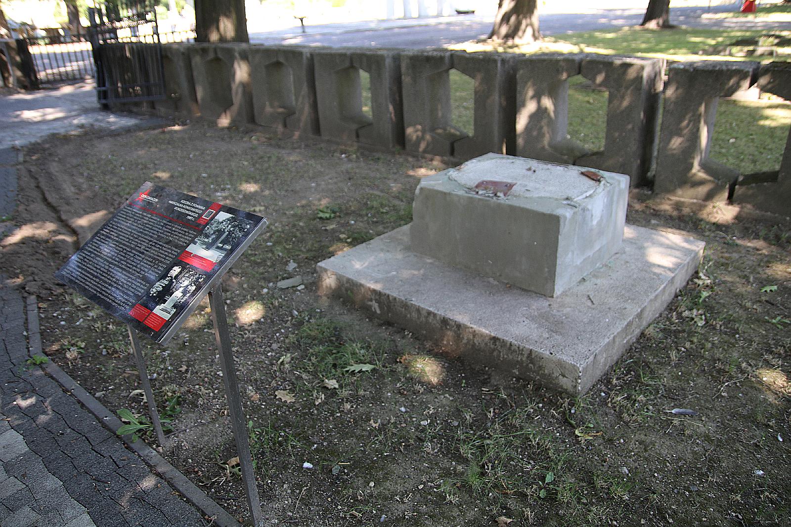 Był Rokossowski na cmentarzu i już go nie ma