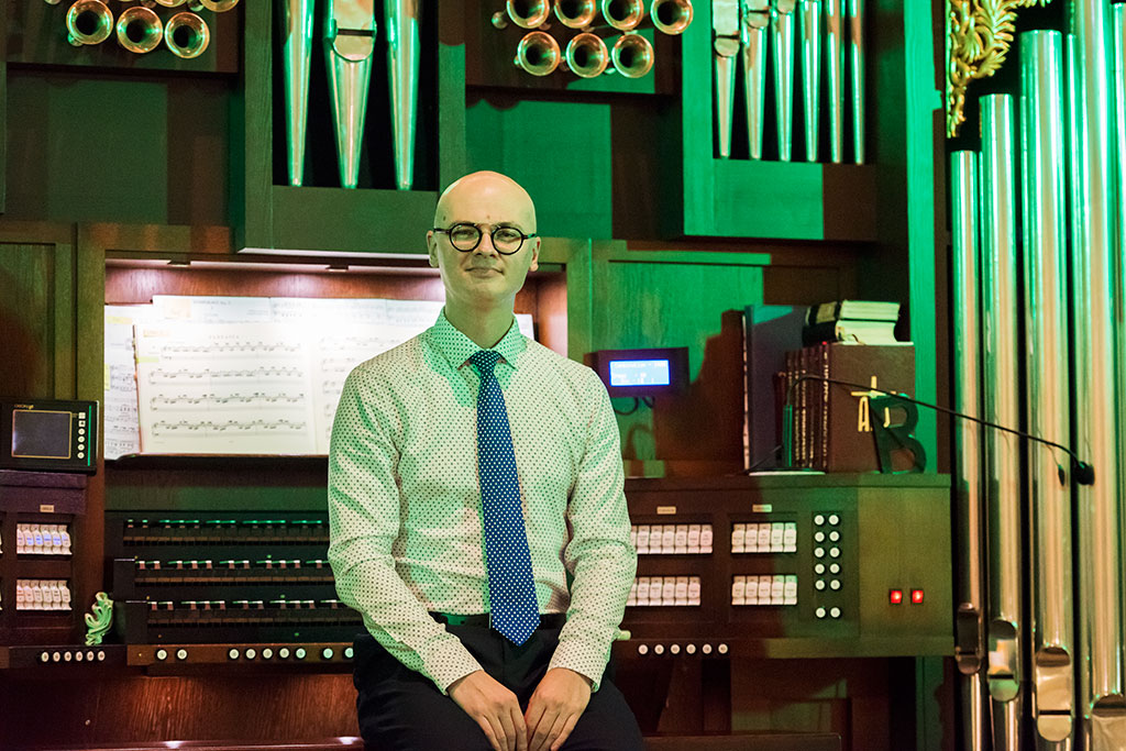 Michał Szostak - wirtuoz muzyki organowej zagrał na Piekarach
