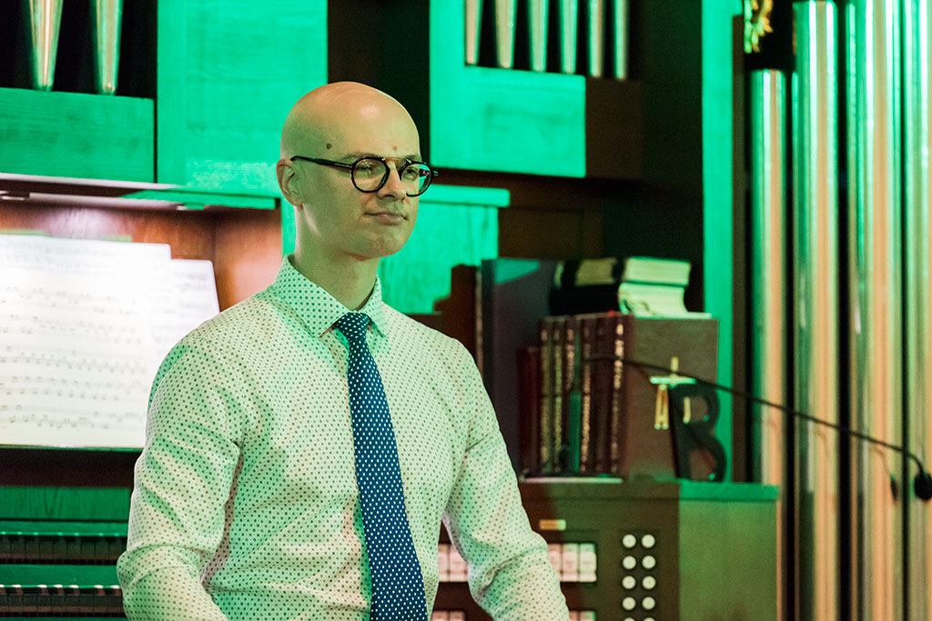 Michał Szostak - wirtuoz muzyki organowej zagrał na Piekarach