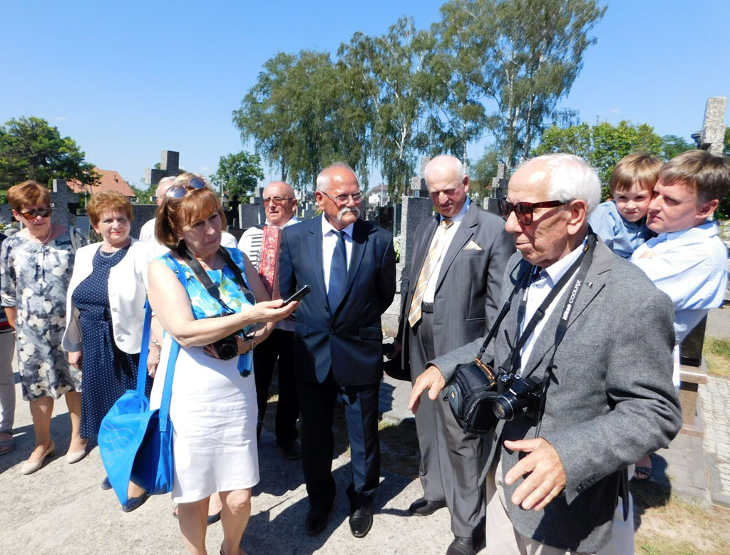 Przedstawiciele starostwa oddali hołd ks. Sadowskiemu