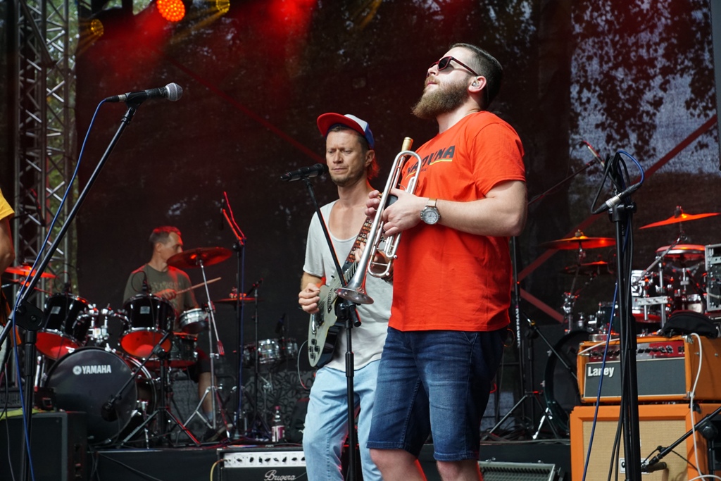 Zielony Groszek i Jemiayka w rytmach muzyki słońca