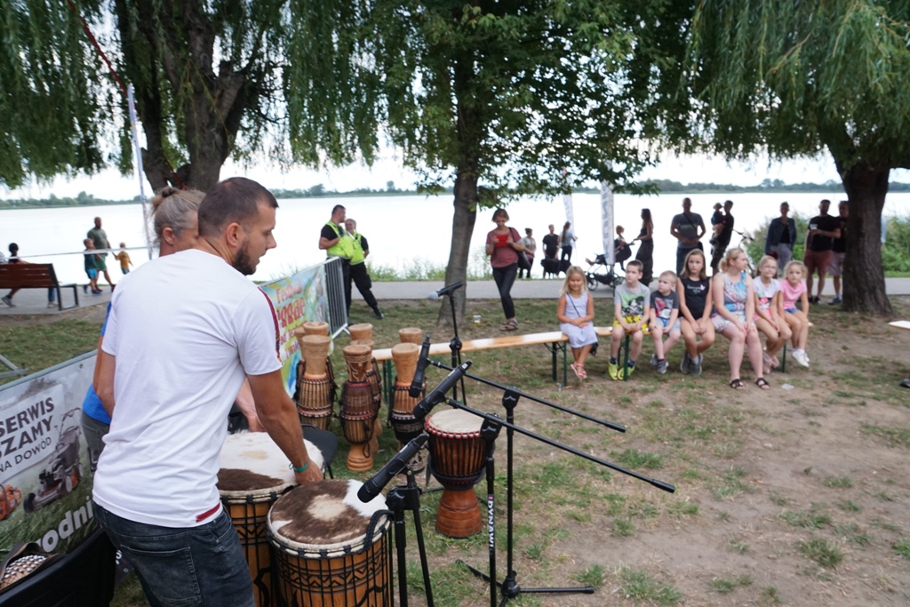 Zielony Groszek i Jemiayka w rytmach muzyki słońca