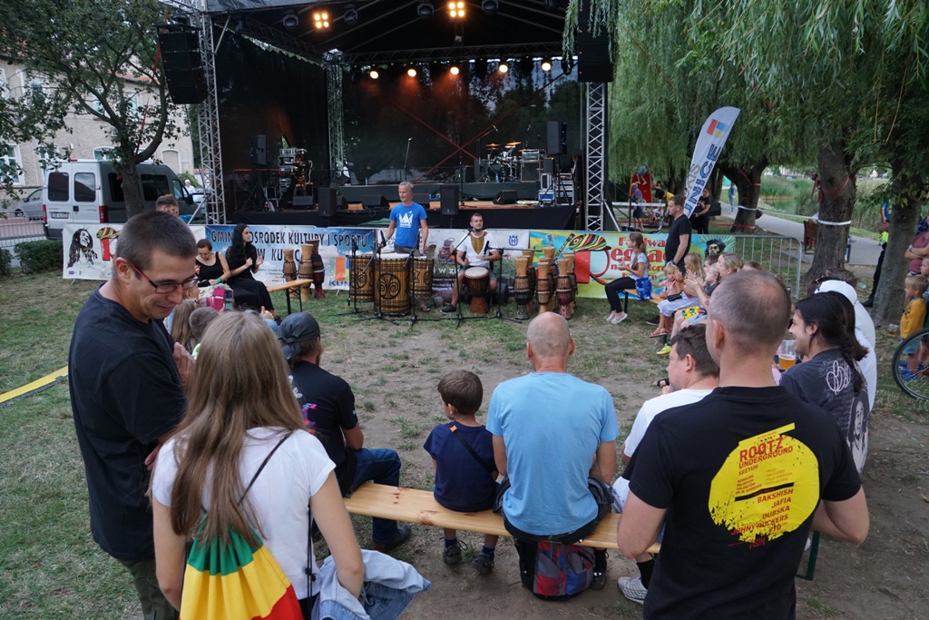 Zielony Groszek i Jemiayka w rytmach muzyki słońca