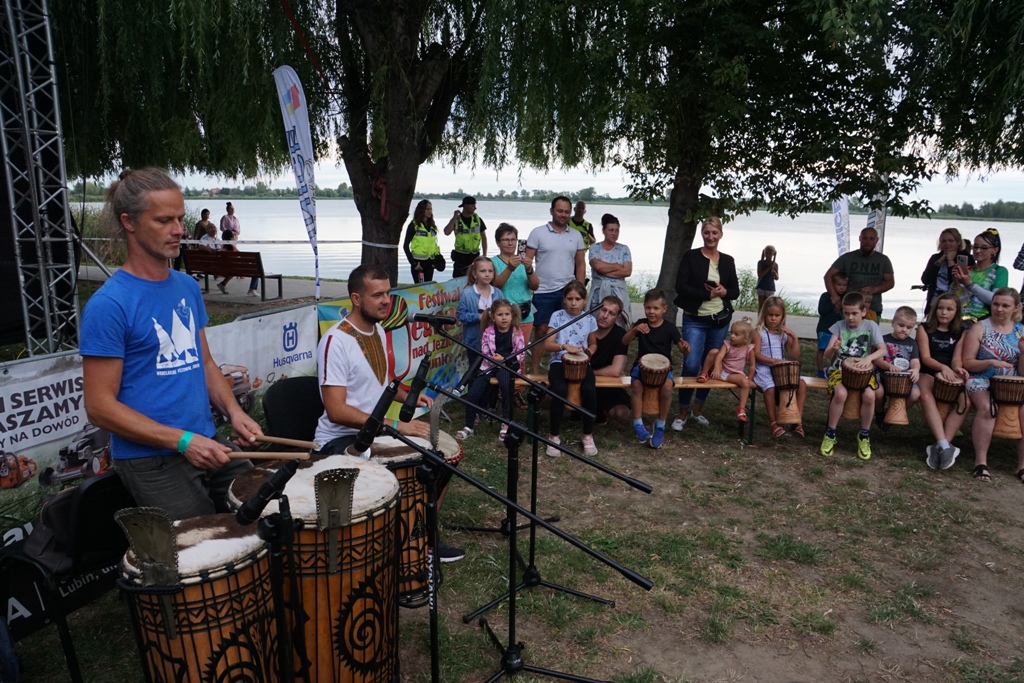 Zielony Groszek i Jemiayka w rytmach muzyki słońca