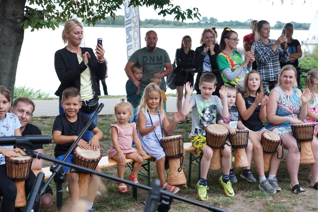 Zielony Groszek i Jemiayka w rytmach muzyki słońca