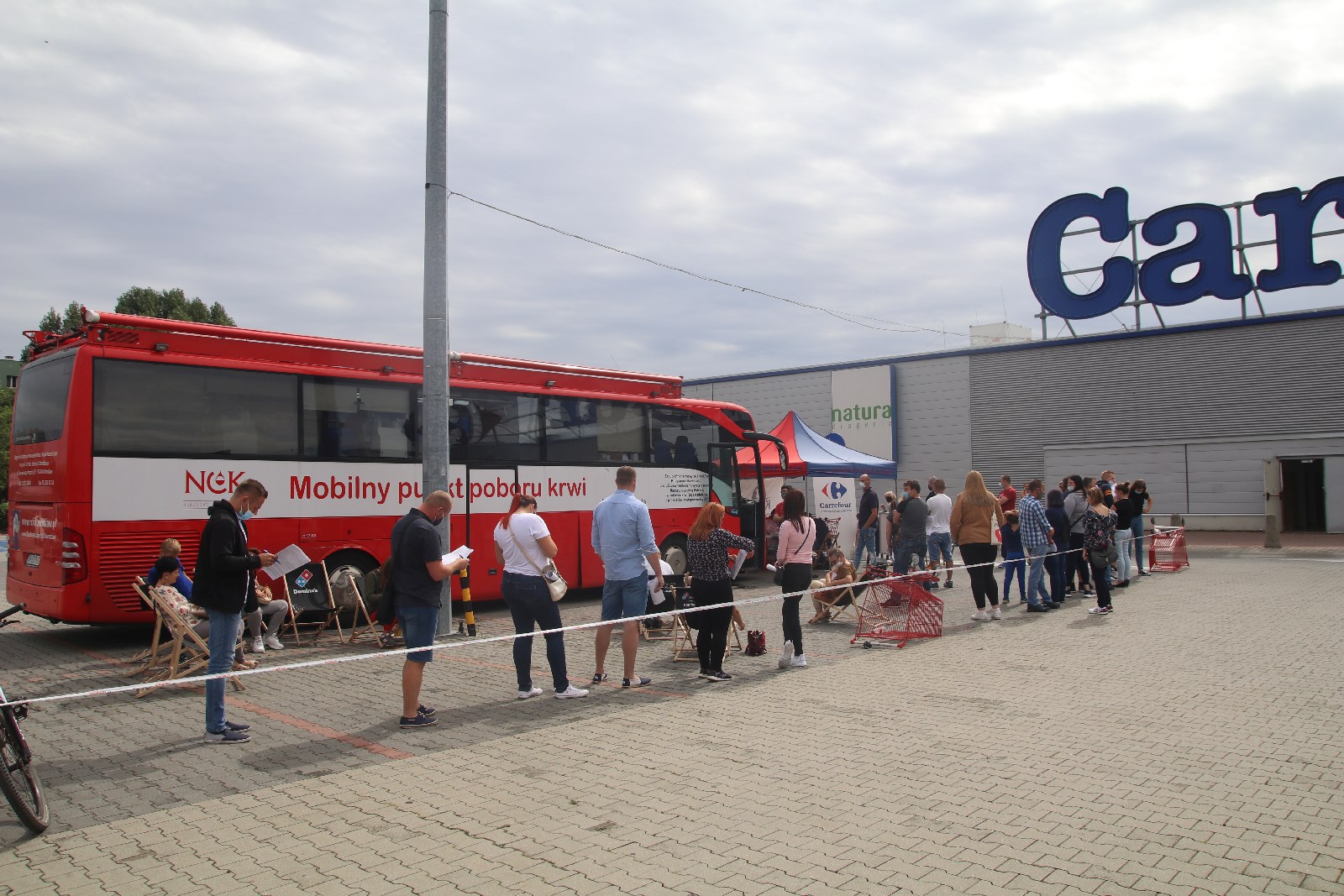 Oddawali krew i odbierali bilet na mecz Miedzi Legnica