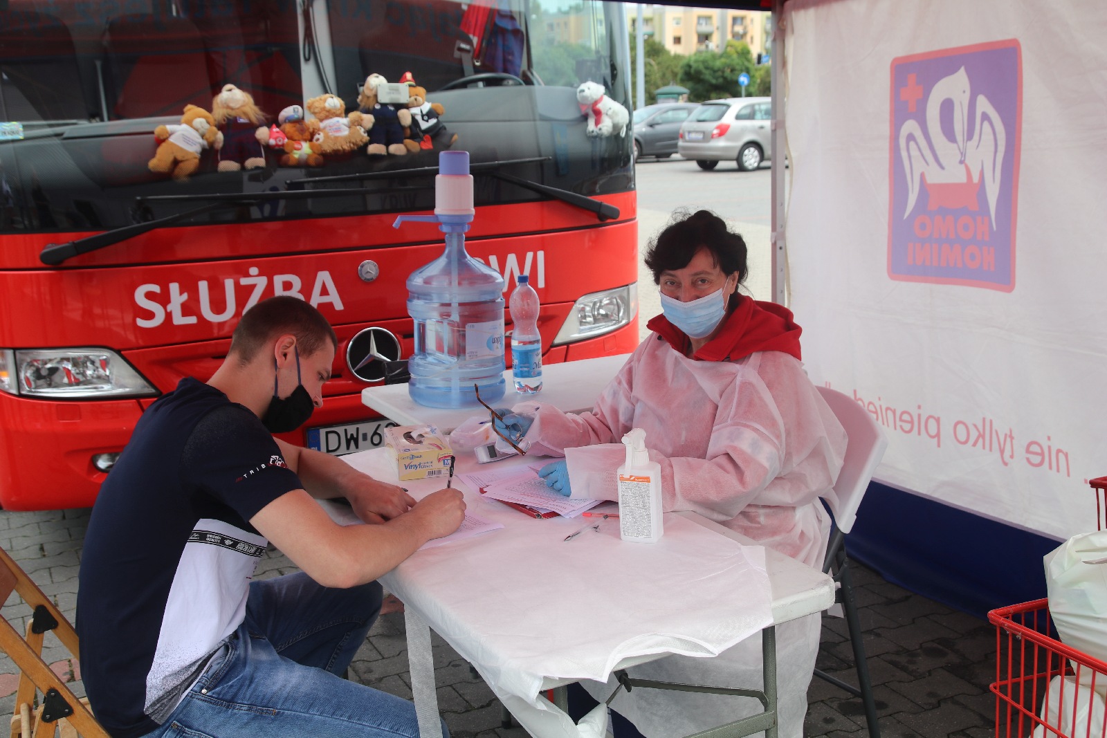 Oddawali krew i odbierali bilet na mecz Miedzi Legnica