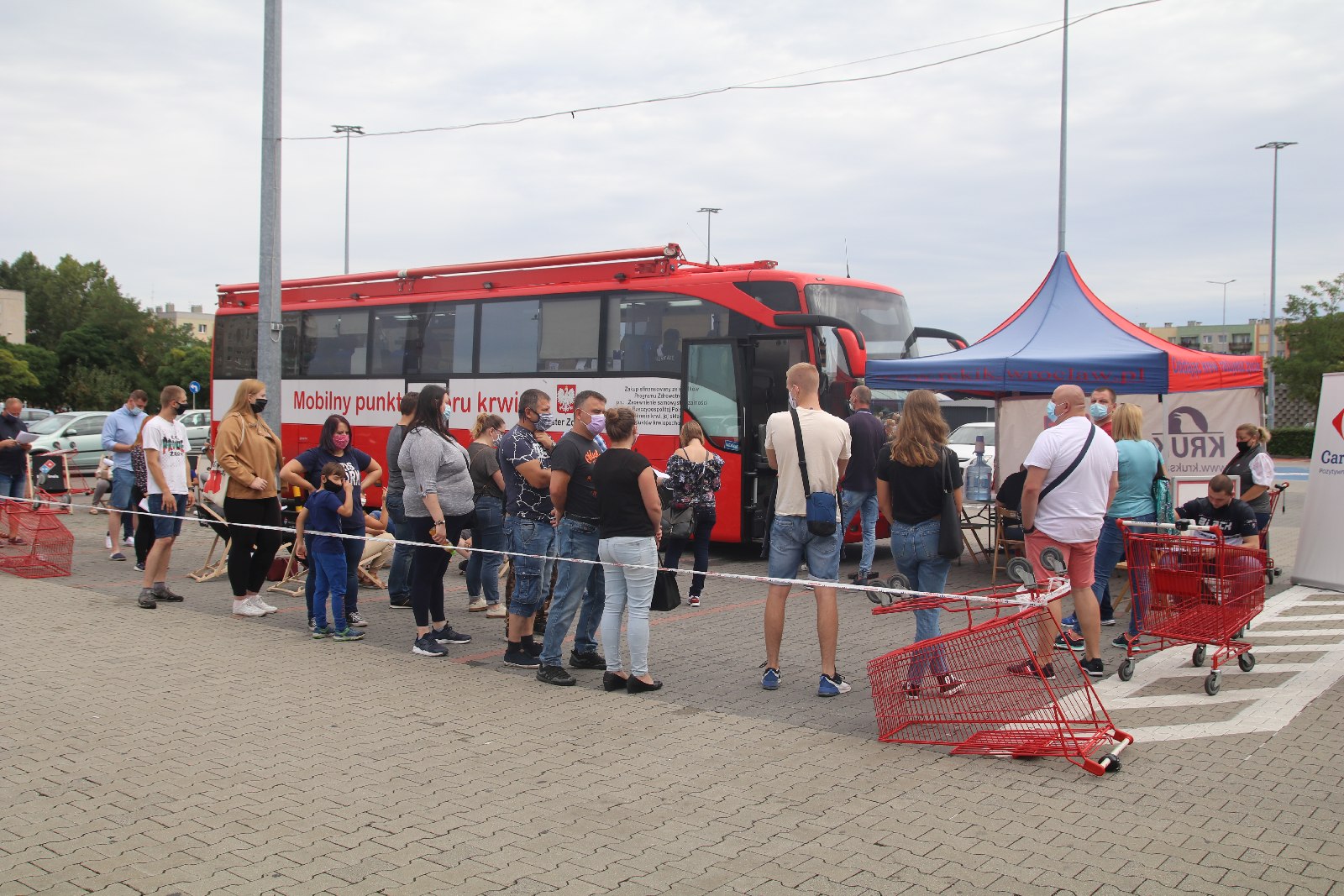 Oddawali krew i odbierali bilet na mecz Miedzi Legnica