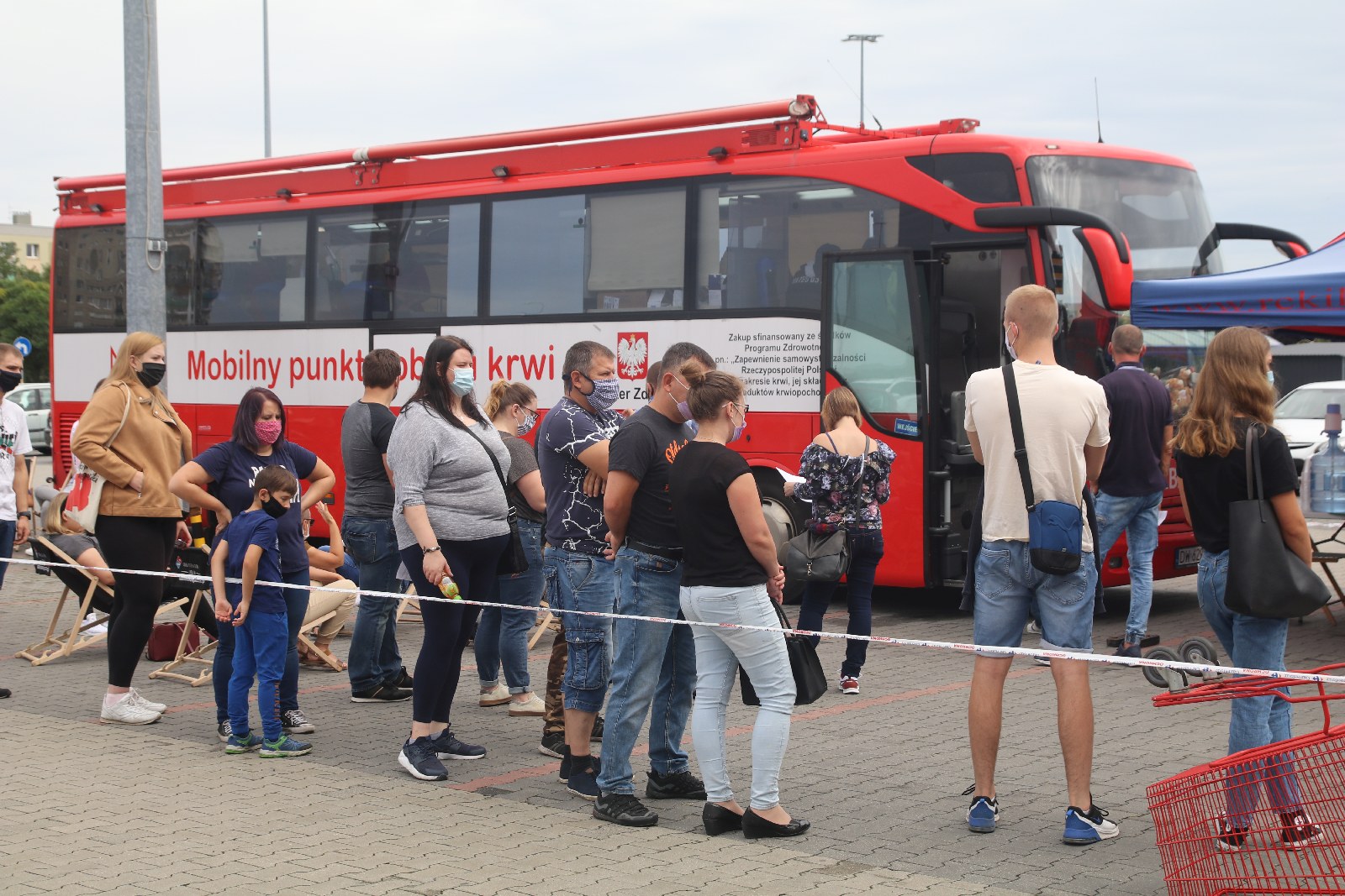 Oddawali krew i odbierali bilet na mecz Miedzi Legnica