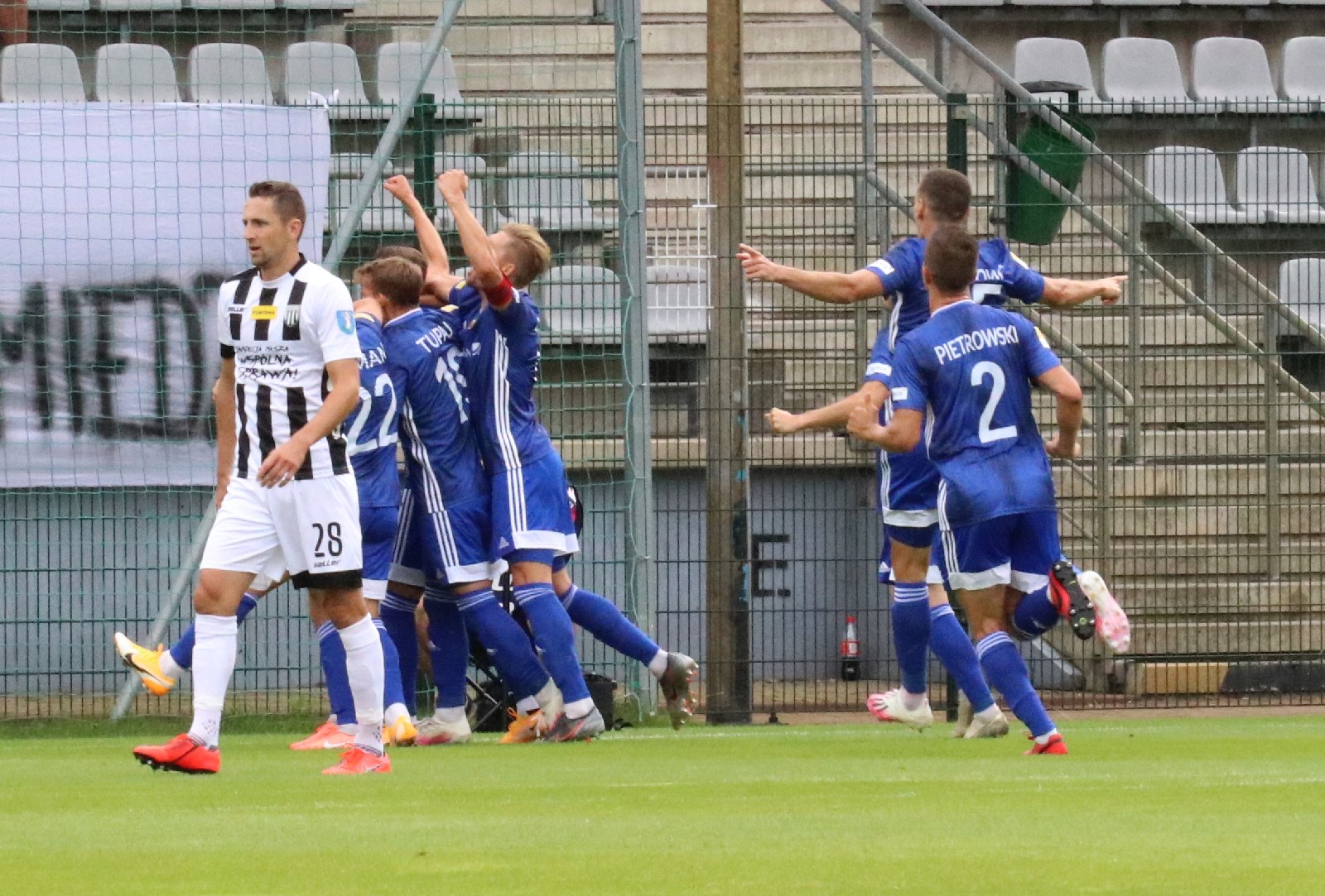 Miedź Legnica wygrała z Sandecją Nowy Sącz             
