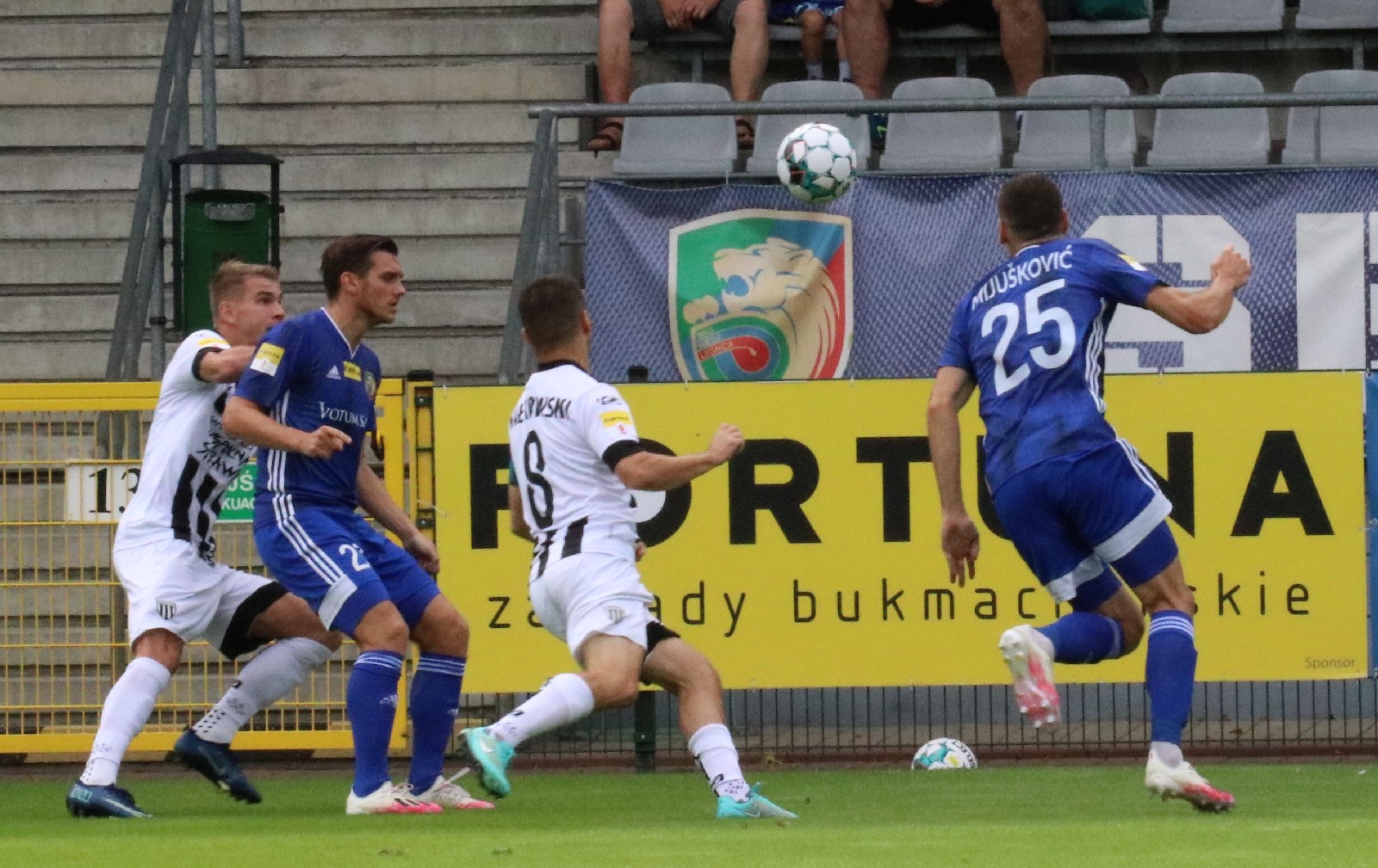 Miedź Legnica wygrała z Sandecją Nowy Sącz             
