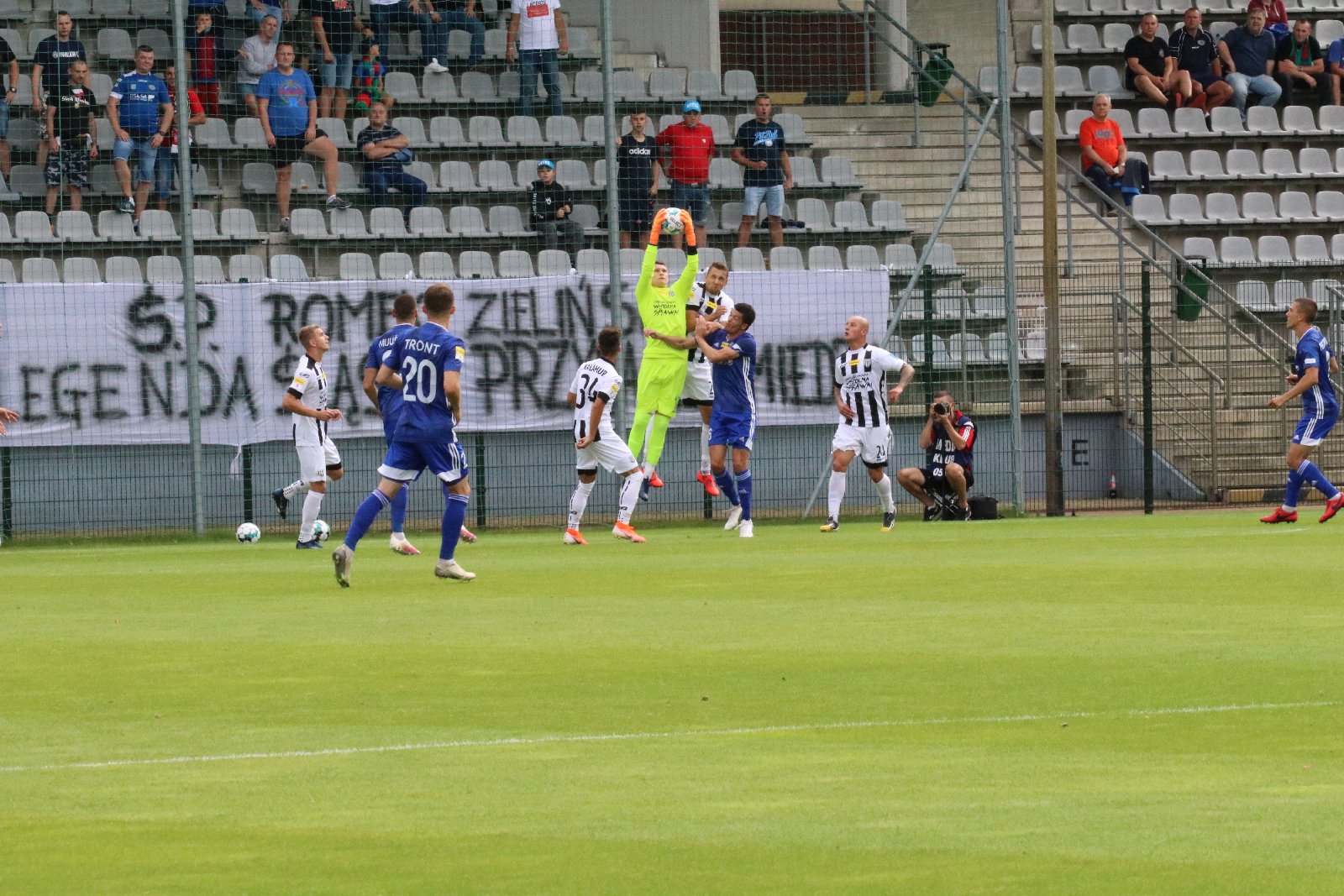 Miedź Legnica wygrała z Sandecją Nowy Sącz             
