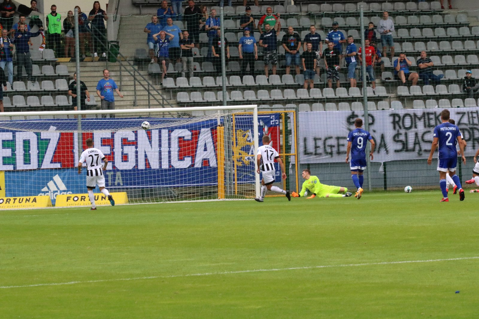 Miedź Legnica wygrała z Sandecją Nowy Sącz             
