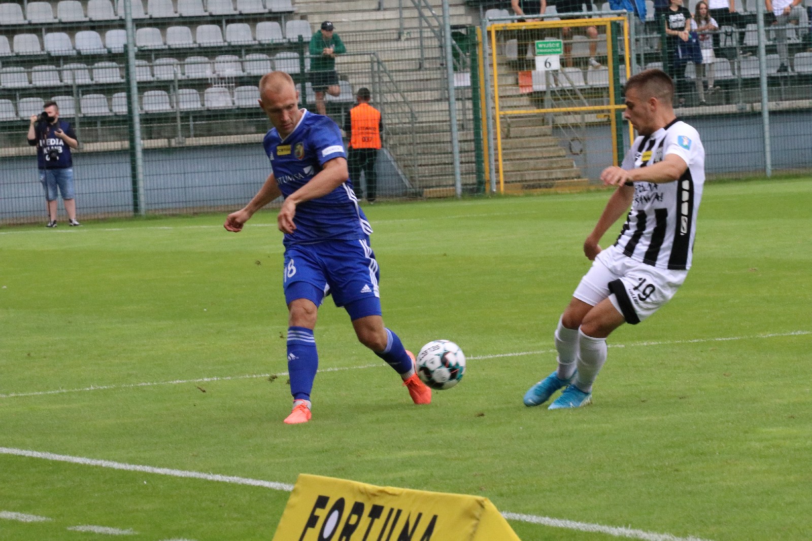 Miedź Legnica wygrała z Sandecją Nowy Sącz             
