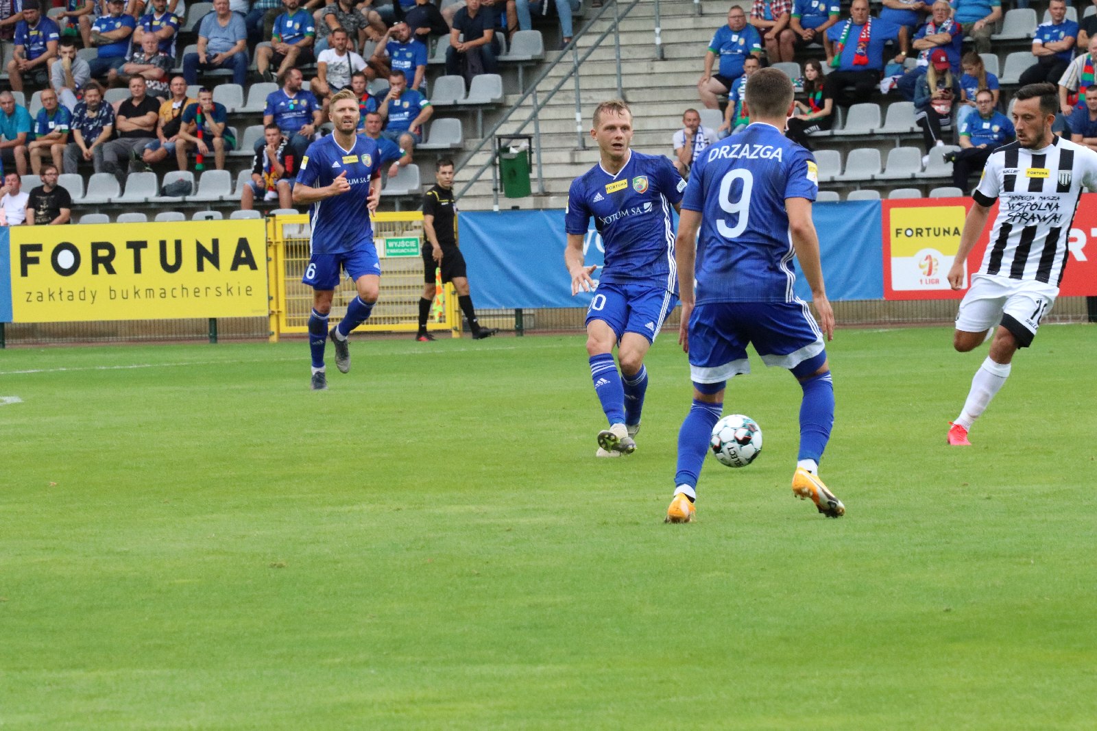 Miedź Legnica wygrała z Sandecją Nowy Sącz             
