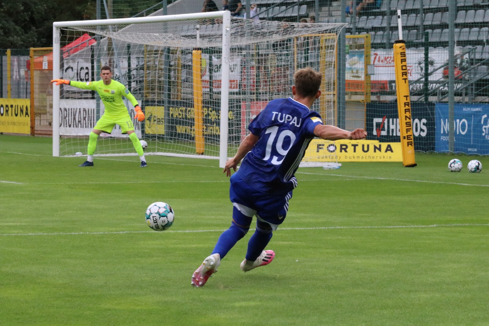 Miedź Legnica wygrała z Sandecją Nowy Sącz             
