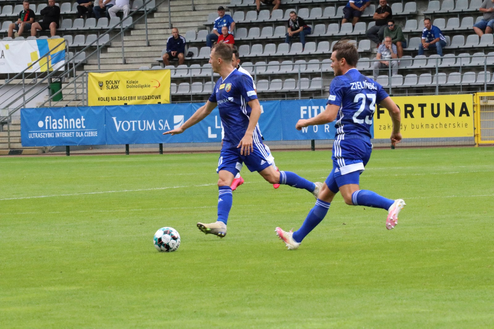 Miedź Legnica wygrała z Sandecją Nowy Sącz             

