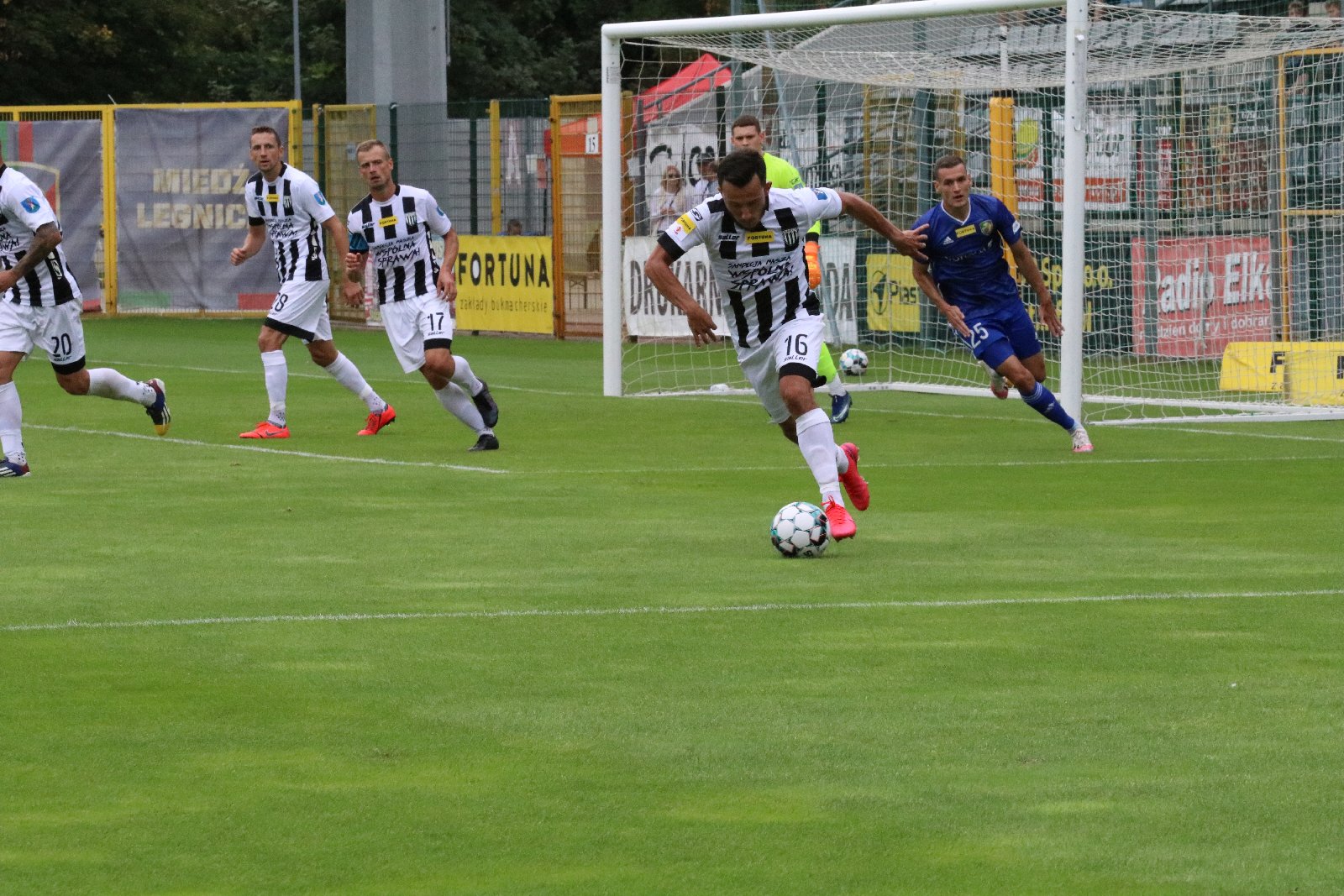 Miedź Legnica wygrała z Sandecją Nowy Sącz             
